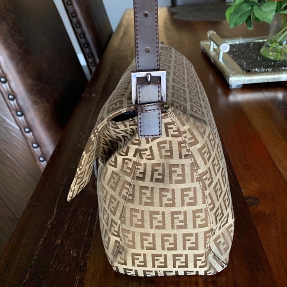 FENDI Zucca pattern Mamma baguette shoulder bag❤️ - Picture 3 of 16